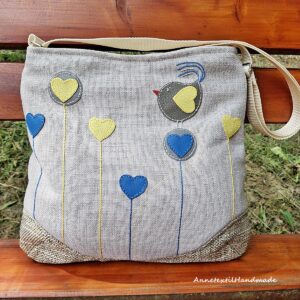 Crossbody táska és fém keretes pénztárca szívvirágos, madaras applikált táskaszett