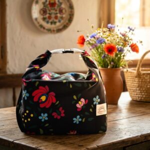 Fekete népimotívumos lunchbag