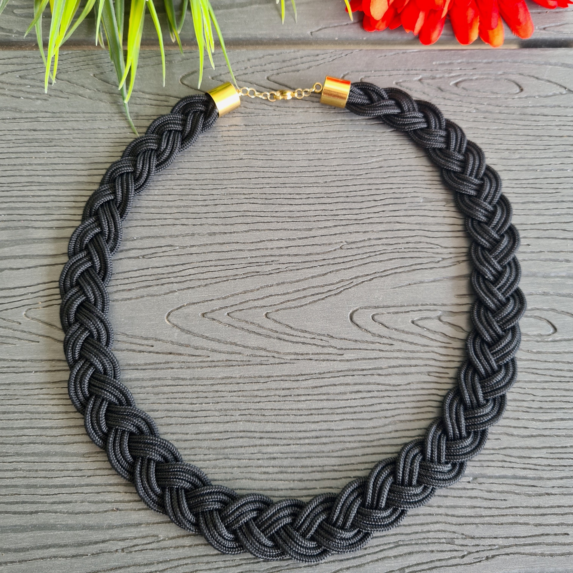 Fekete paracord fonott nyaklánc