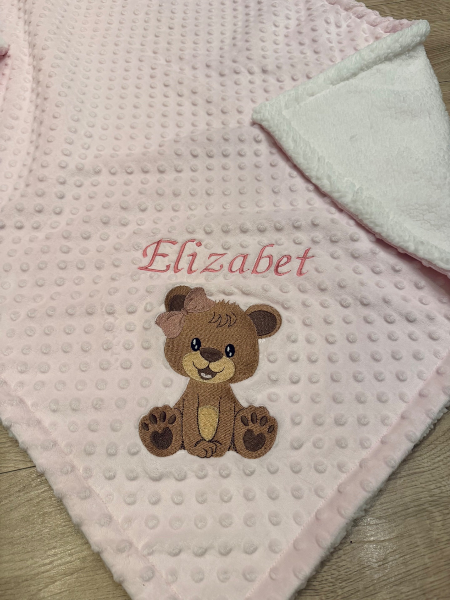 Hímzett Babatakaró – maci lány