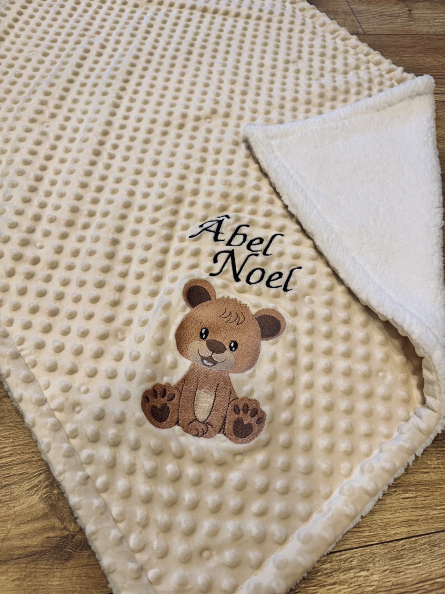 Hímzett Babatakaró – maci fiú mintával