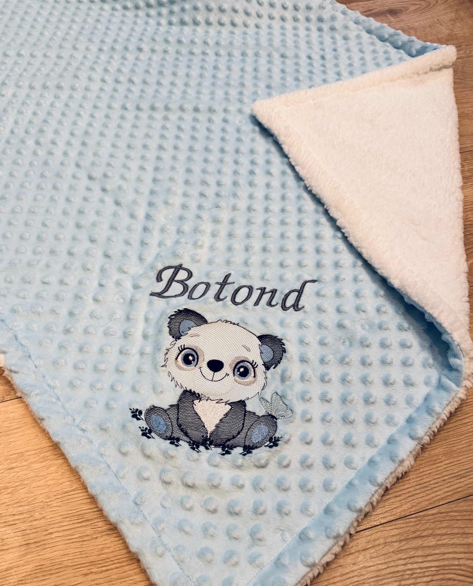 Hímzett Babatakaró – Panda mintával