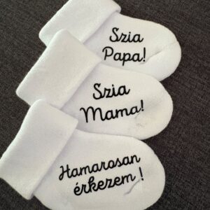 Baba bejelentő zokni