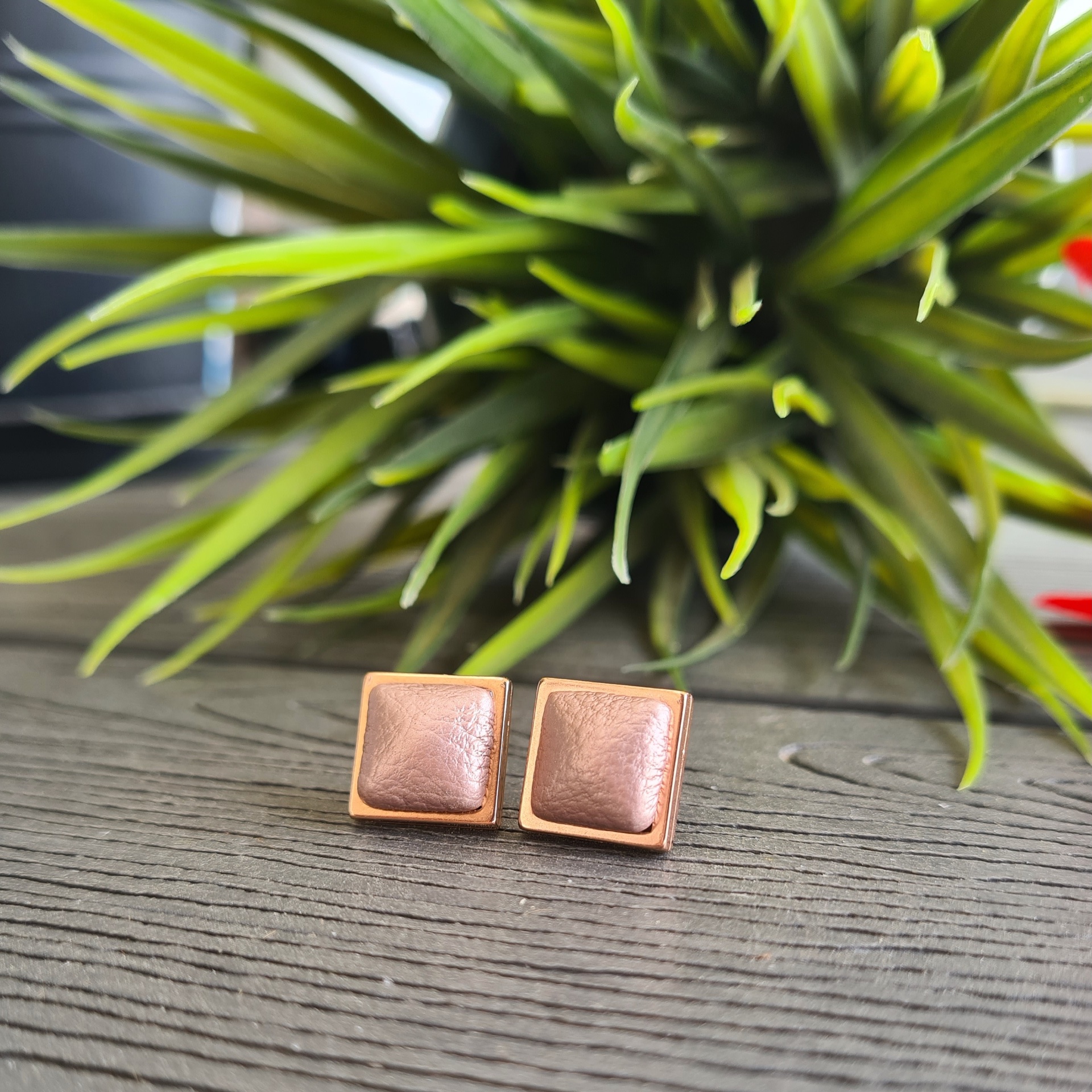 Metál púder – rosegold nemesacél négyzet fülbevaló