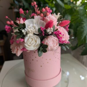 Prémium Illatos Szójaviasz Virágbox – Pink & White Örökcsokor „For You” Dobozban