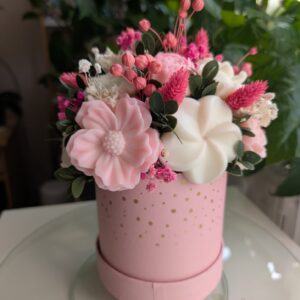 Prémium Illatos Szójaviasz Virágbox – Pink & White Örökcsokor „For You” Dobozban
