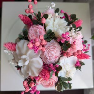 Prémium Illatos Szójaviasz Virágbox – Pink & White Örökcsokor „For You” Dobozban