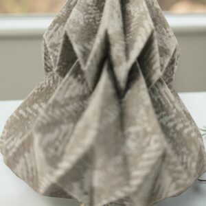 Kis fenyő formájú karácsonyfadísz beige mintás KF017