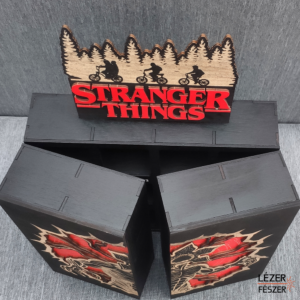 Stranger Things fa gyűjtőszekrény Kinder Joy figurákhoz