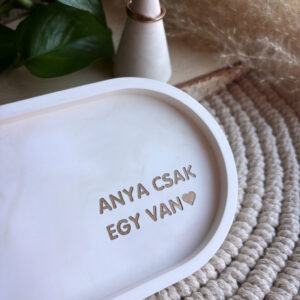 Anya csak egy van feliratos tálka
