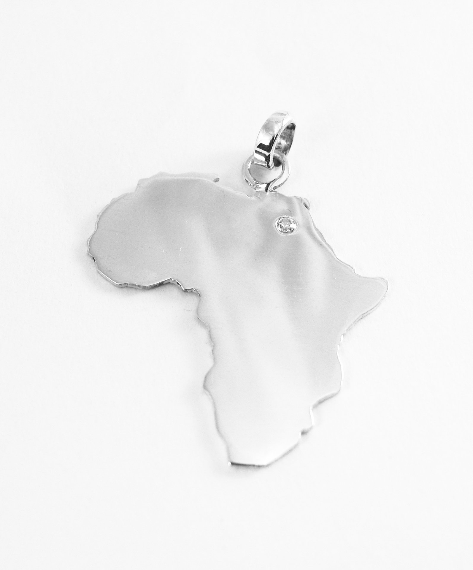Ezüst Afrika térkép medál cirkóniával