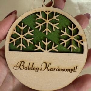 Egyedi feliratos karácsonyfadísz – hópelyhes fa dísz több színben