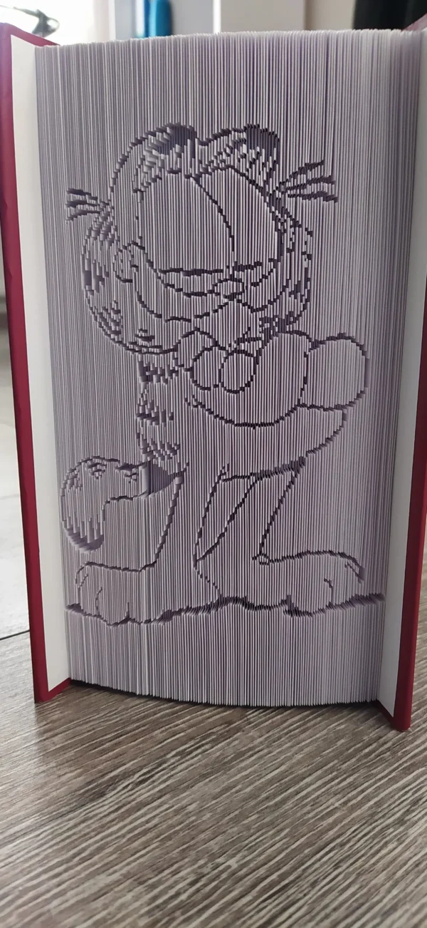 Egy igazi klasszikus – Garfield körvonalú könyvszobor