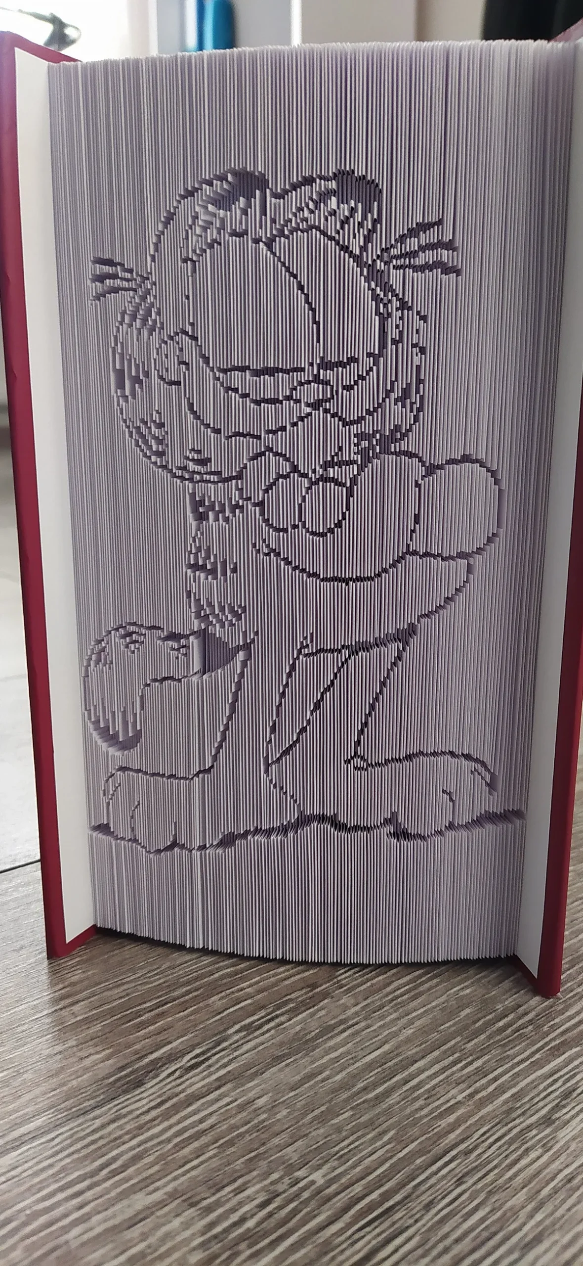 Egy igazi klasszikus – Garfield körvonalú könyvszobor