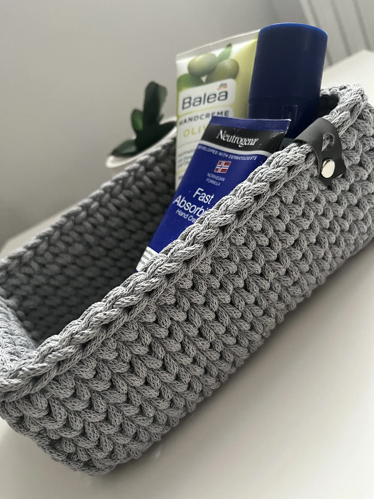 Horgolt téglalap kosár – világosszürke