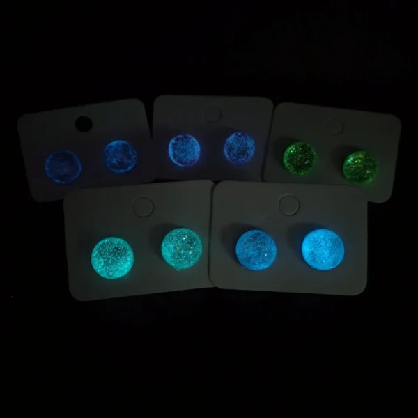 Cosmic Glow csillogó, sötétben foszforeszkáló pontfülbevaló