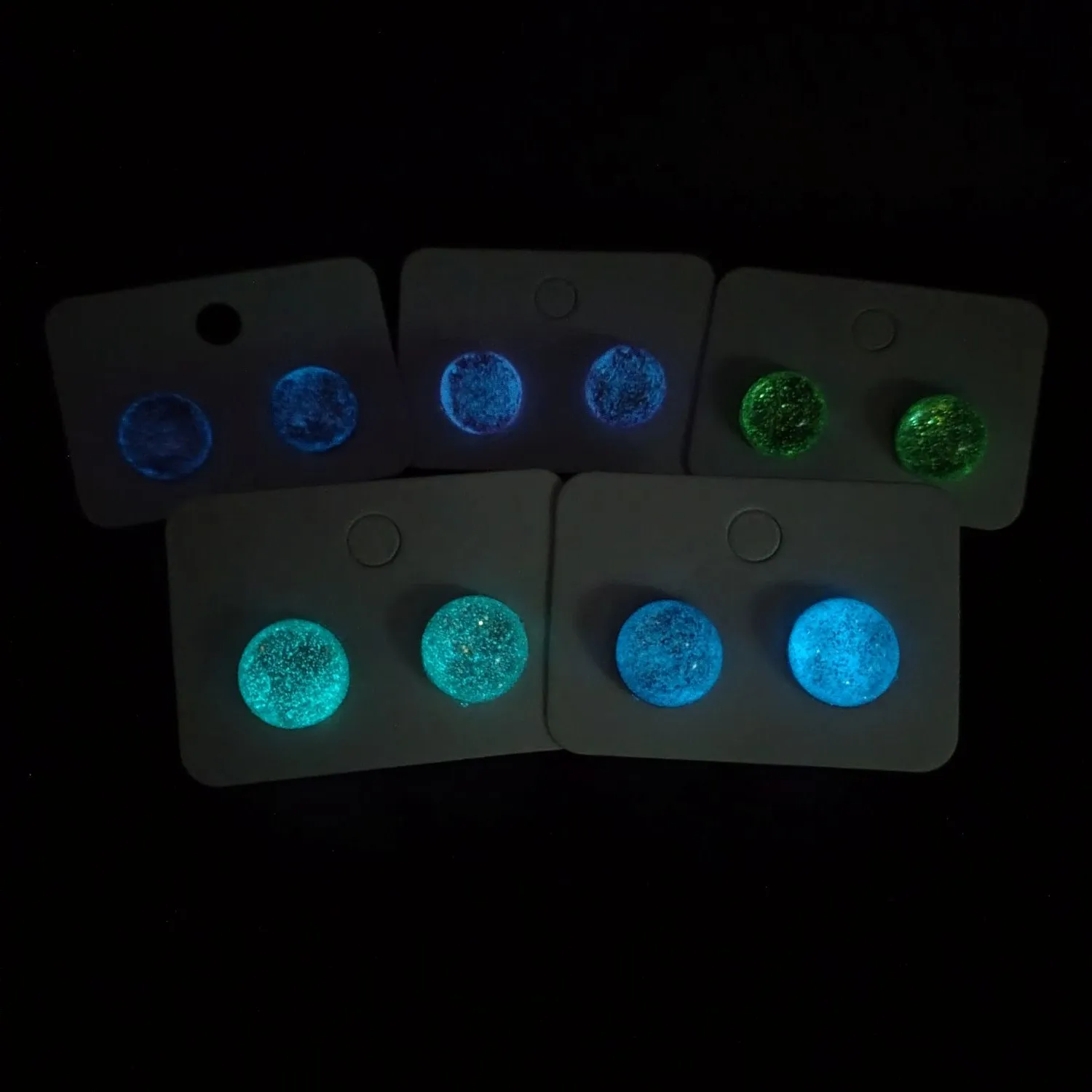 Cosmic Glow csillogó, sötétben foszforeszkáló pontfülbevaló