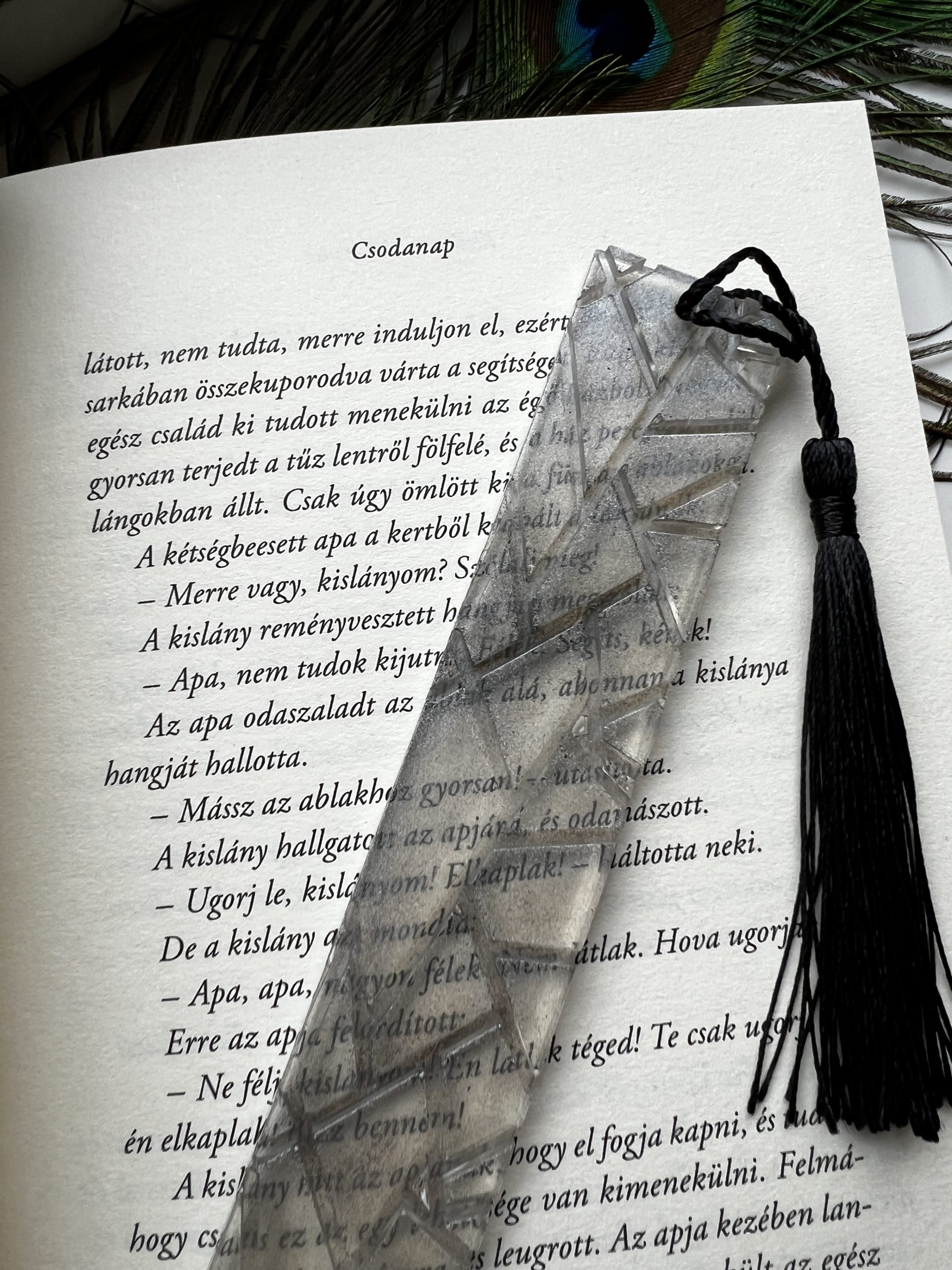 Könyvjelző – szürke (közepes)
