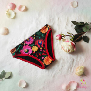 Matyó mintás menstruációs bugyi bikini fazonban, enyhe vérzéshez