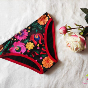 Matyó mintás menstruációs bugyi bikini fazonban, enyhe vérzéshez