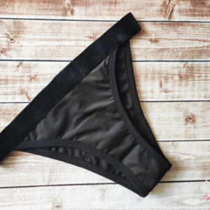 Fekete brazil (féltanga) fazonú menstruációs fürdőruha alsó, bikini alsó, fürdőbugyi (gumipánt derékkal)
