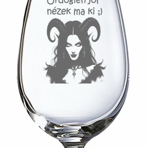 „Ördögien jól nézek ma ki!” – Gravírozott borospohár