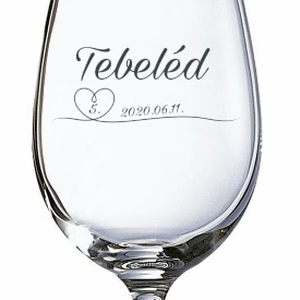Személyre szabott gravírozott borospohár – „Tebeléd”