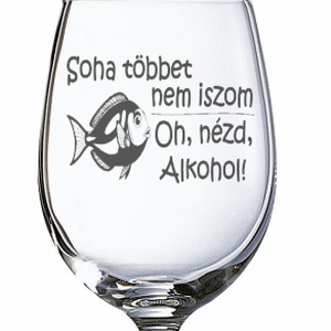 Vicces feliratú pohár – „Többet nem iszom! Oh nézd, alkohol!”