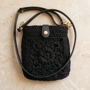 ZIBO Go horgolt crossbody táska – fekete