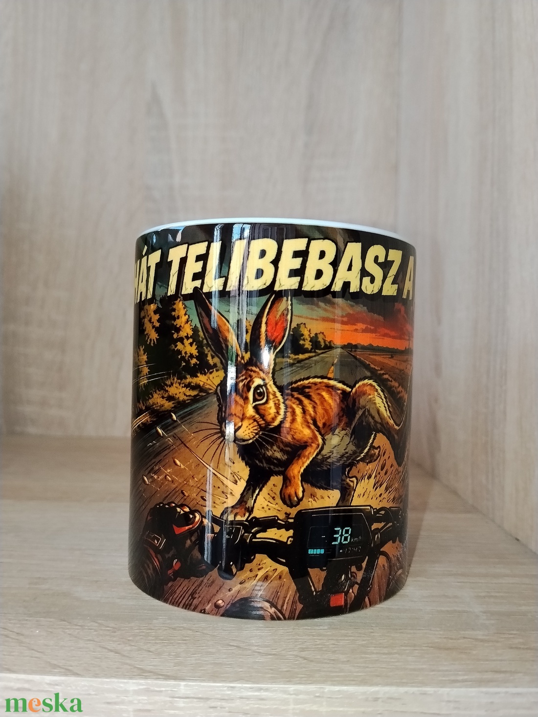 Rolleres és a nyúl története tiktokról jól ismert bögre