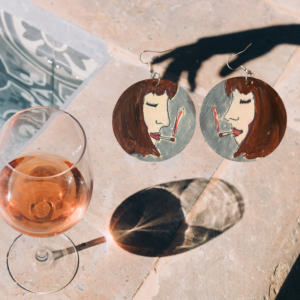 Viselj festményt – Inspired by smoking girl – fülbevaló07