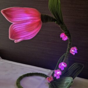 Kézműves Zsenília Tulipán Lámpa – Egyedi LED Hangulatvilágítás (USB-s)