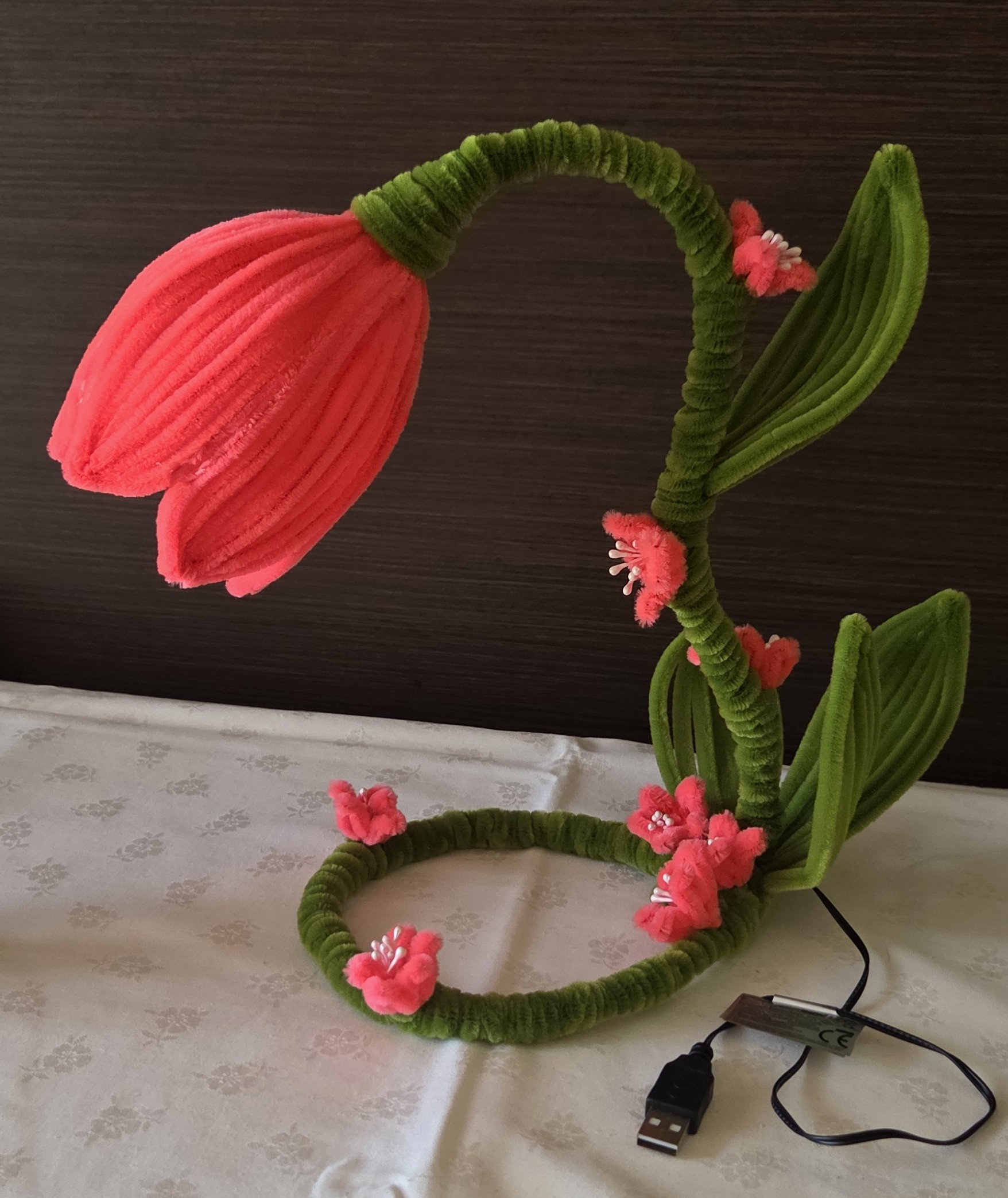 Kézműves Zsenília Tulipán Lámpa – Egyedi LED Hangulatvilágítás (USB-s)