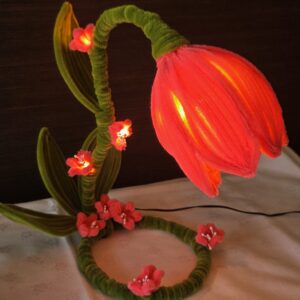 Kézműves Zsenília Tulipán Lámpa – Egyedi LED Hangulatvilágítás (USB-s)