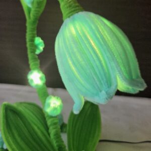 Kézműves Zsenília Tulipán Lámpa – Egyedi LED Hangulatvilágítás (USB-s)
