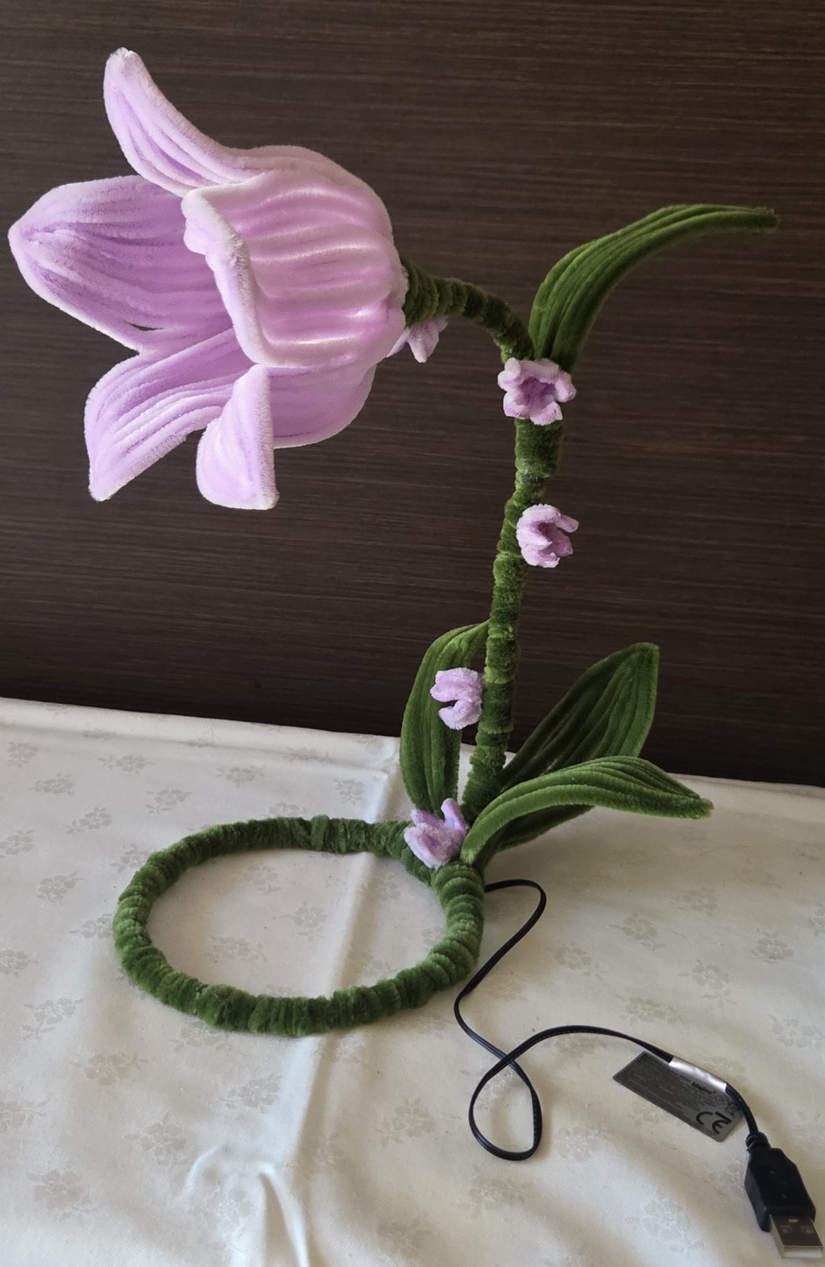 Kézműves Zsenília Tulipán Lámpa – Egyedi LED Hangulatvilágítás (USB-s)