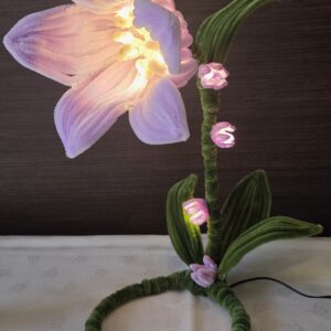 Kézműves Zsenília Tulipán Lámpa – Egyedi LED Hangulatvilágítás (USB-s)