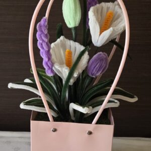 🌸 Kézműves Zsenília Virágkosár – Elegáns és örök tavasz prémium kivitelben