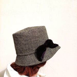 RITA-Női kalap / varrott / átmeneti /barnás gyapjú tweed szövet