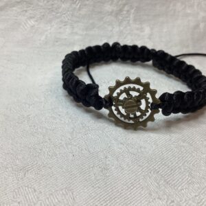 Mechanikus Elegancia – Steampunk Férfi Makramé Karkötő Bronz Fogaskerékkel