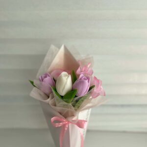 Illatviasz tulipán csokor egyedi elképzeléssel – ajándék bármilyen alkalomra