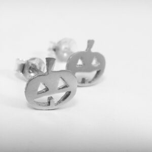 Ezüst tök bedugós fülbevaló – Halloween ékszer