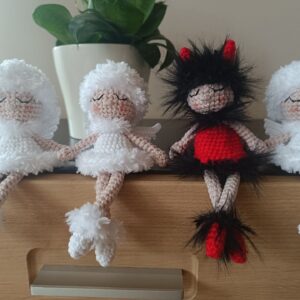 Horgolt egyedi angyalka és krampusz