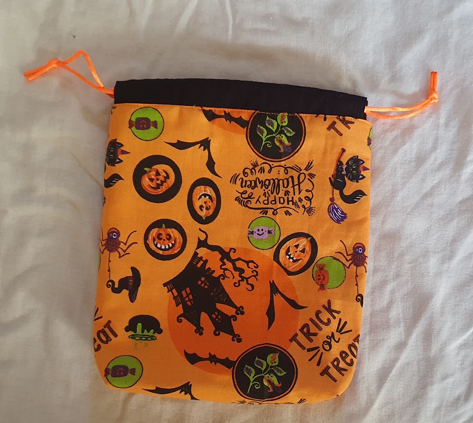 Halloweeni csokigyűjtő szütyő