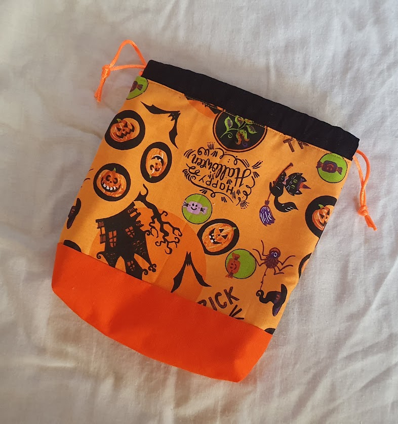 Halloweeni csokigyűjtő szütyő