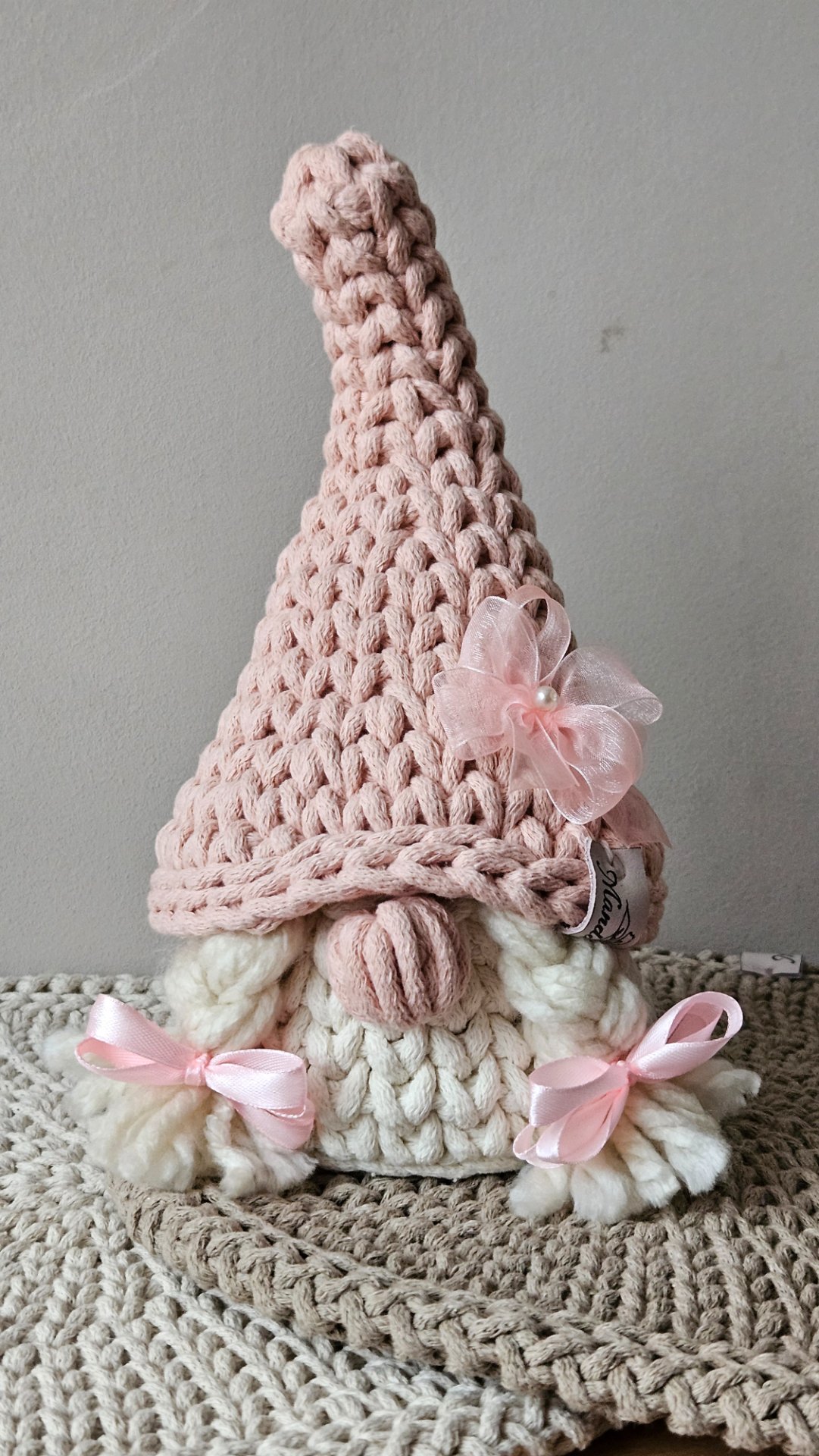 Manda Manó lány”világos lazac, ekrü”28 cm