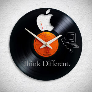 Apple Macintosh, Steve Jobs – Bakelit falióra