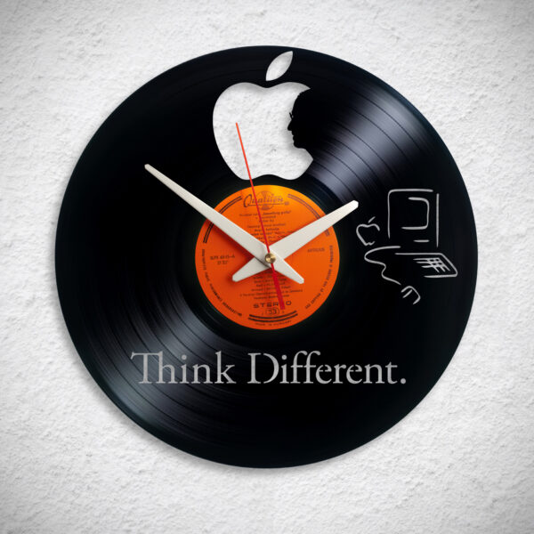 Apple Macintosh, Steve Jobs – Bakelit falióra