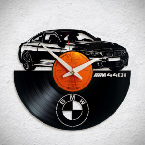 BMW M440i – Bakelit falióra