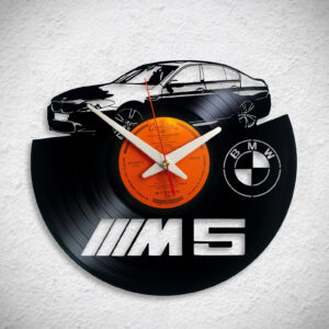 BMW M5 – Bakelit falióra
